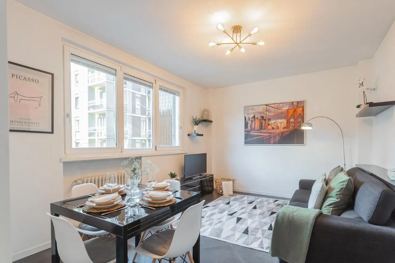 Chiara'S Apartment By Rent All コモ