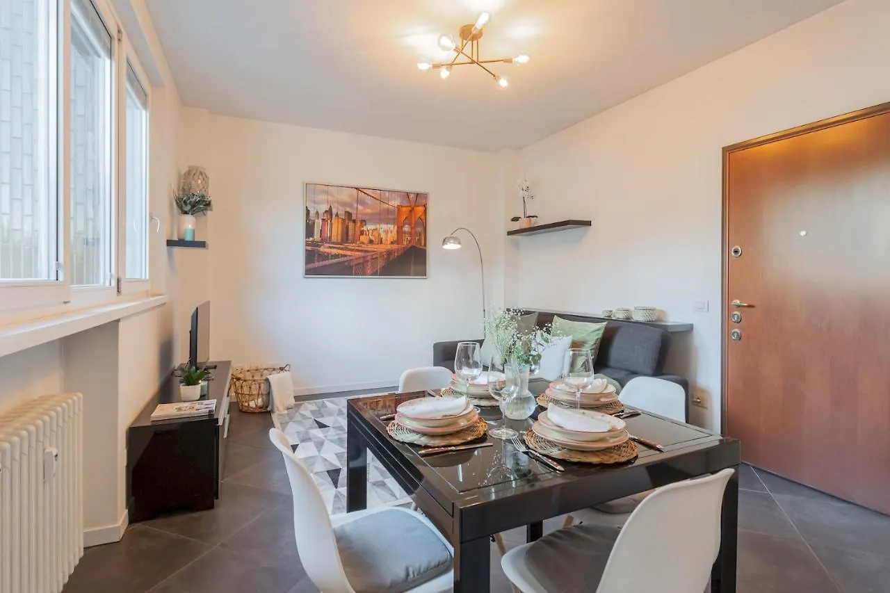 Chiara'S Apartment By Rent All コモ
