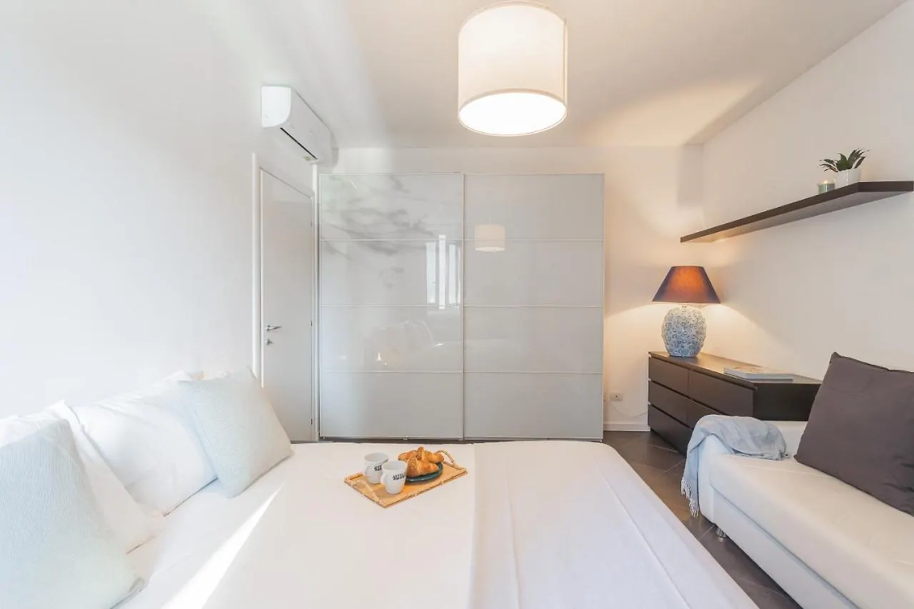 Chiara'S Apartment By Rent All コモ